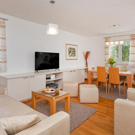Comfortable Apartment Laura Lapad With Garage Дубровник Екстериор снимка