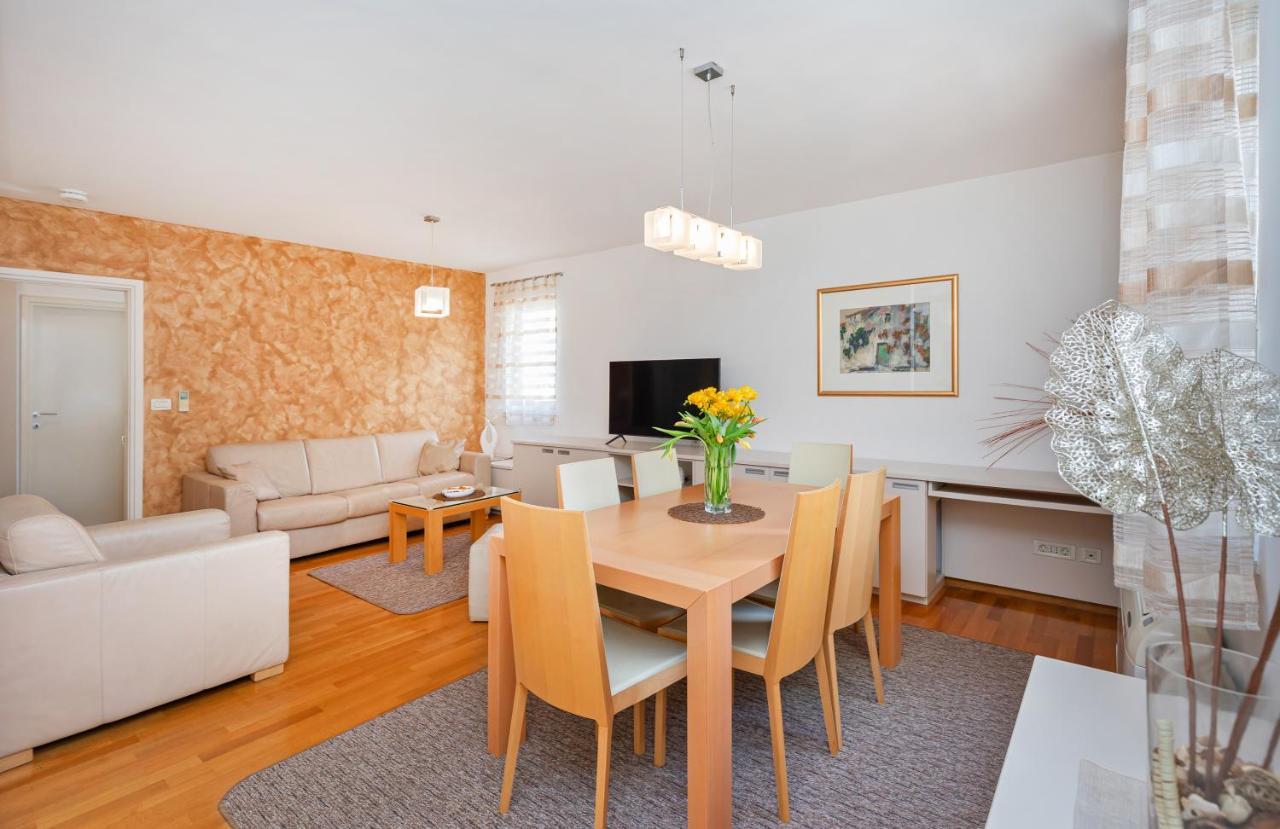 Comfortable Apartment Laura Lapad With Garage Дубровник Екстериор снимка
