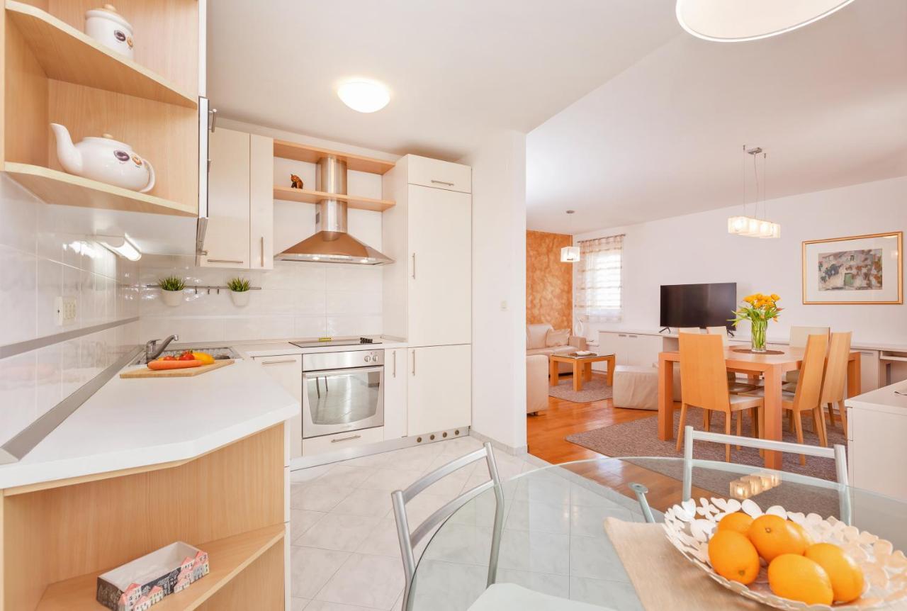 Comfortable Apartment Laura Lapad With Garage Дубровник Екстериор снимка