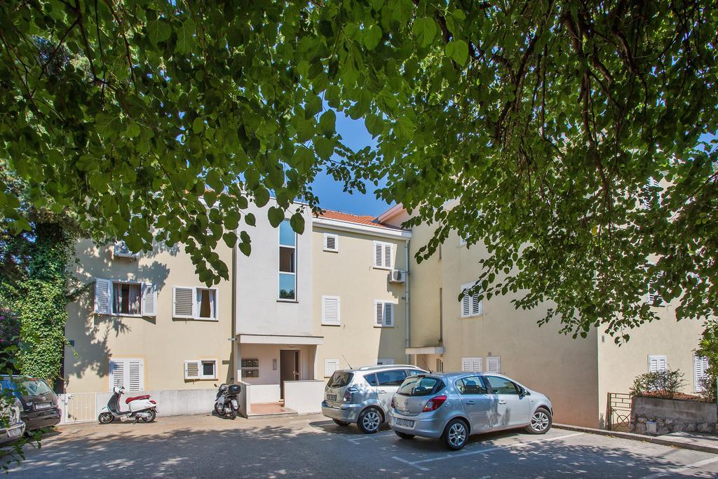 Comfortable Apartment Laura Lapad With Garage Дубровник Екстериор снимка