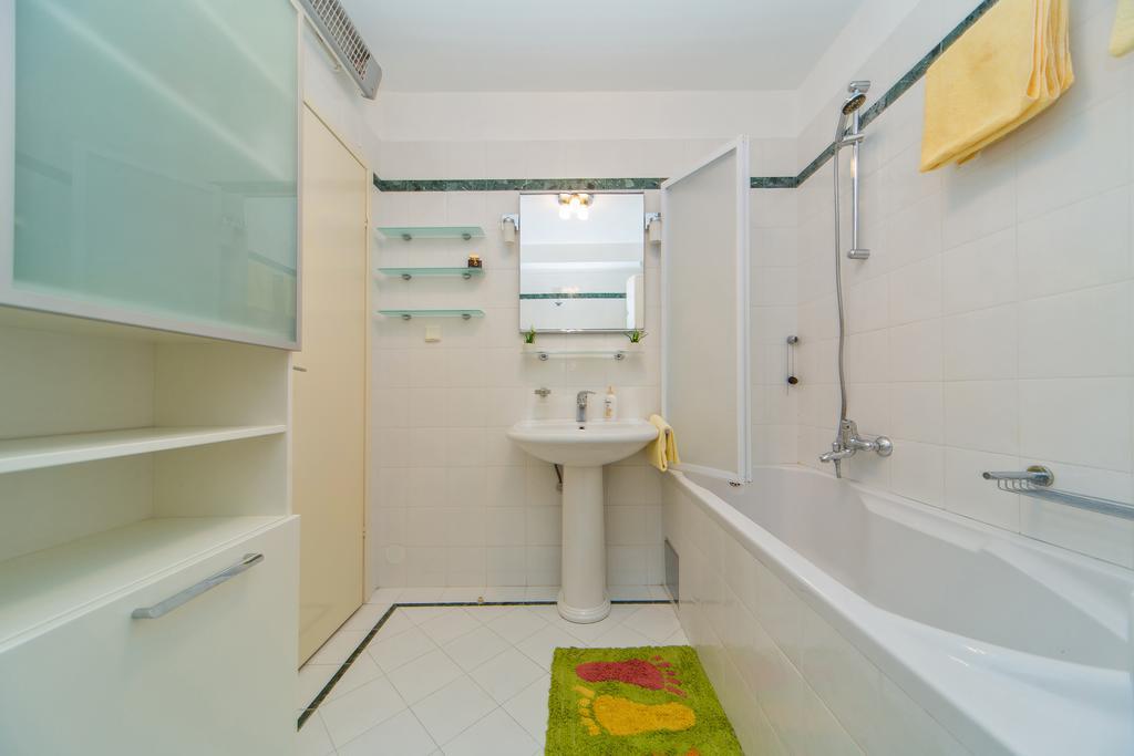 Comfortable Apartment Laura Lapad With Garage Дубровник Екстериор снимка