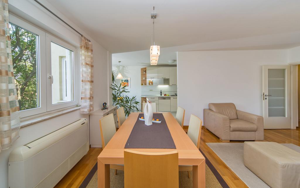 Comfortable Apartment Laura Lapad With Garage Дубровник Екстериор снимка