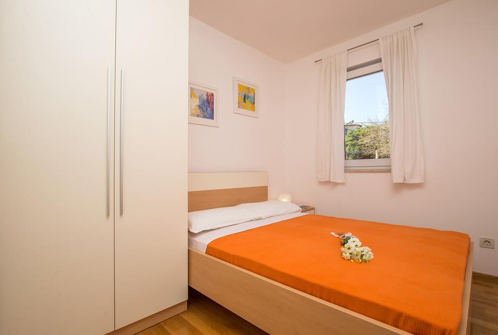 Comfortable Apartment Laura Lapad With Garage Дубровник Екстериор снимка
