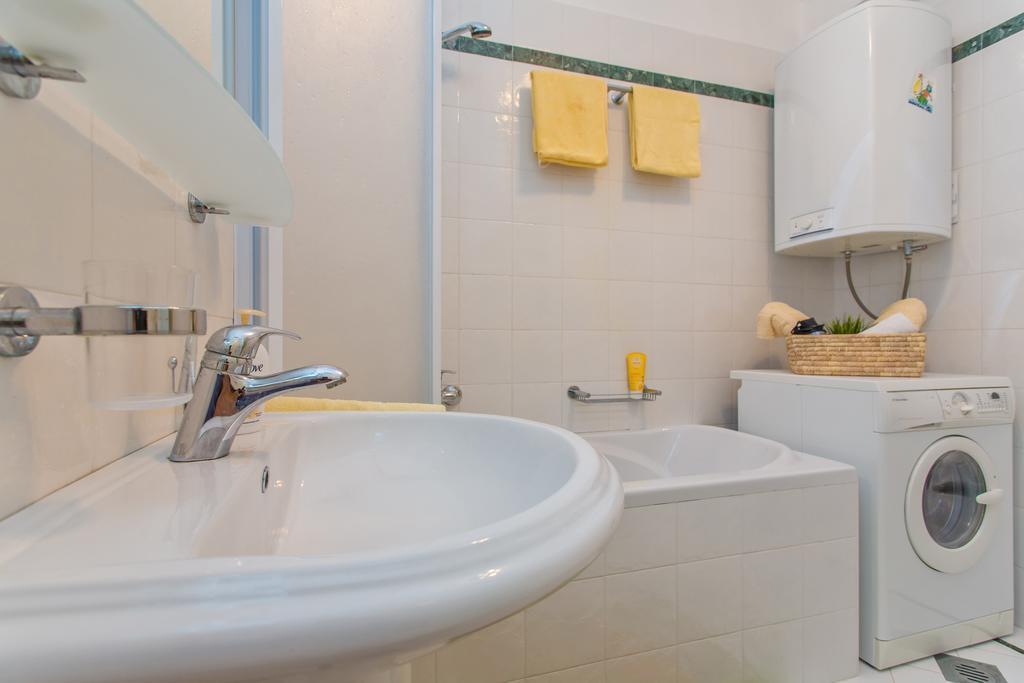 Comfortable Apartment Laura Lapad With Garage Дубровник Екстериор снимка