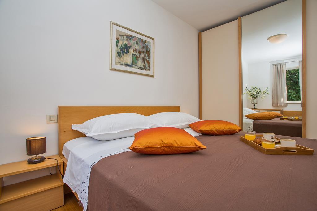 Comfortable Apartment Laura Lapad With Garage Дубровник Екстериор снимка