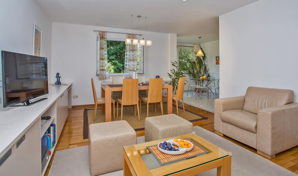 Comfortable Apartment Laura Lapad With Garage Дубровник Екстериор снимка
